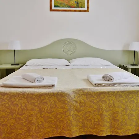 Locazione Turistica Eucalipti-1 *